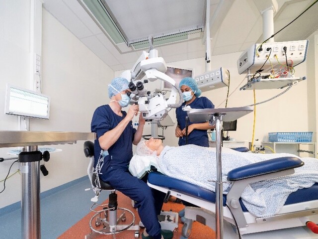 Patiënt in OK oogoperatie