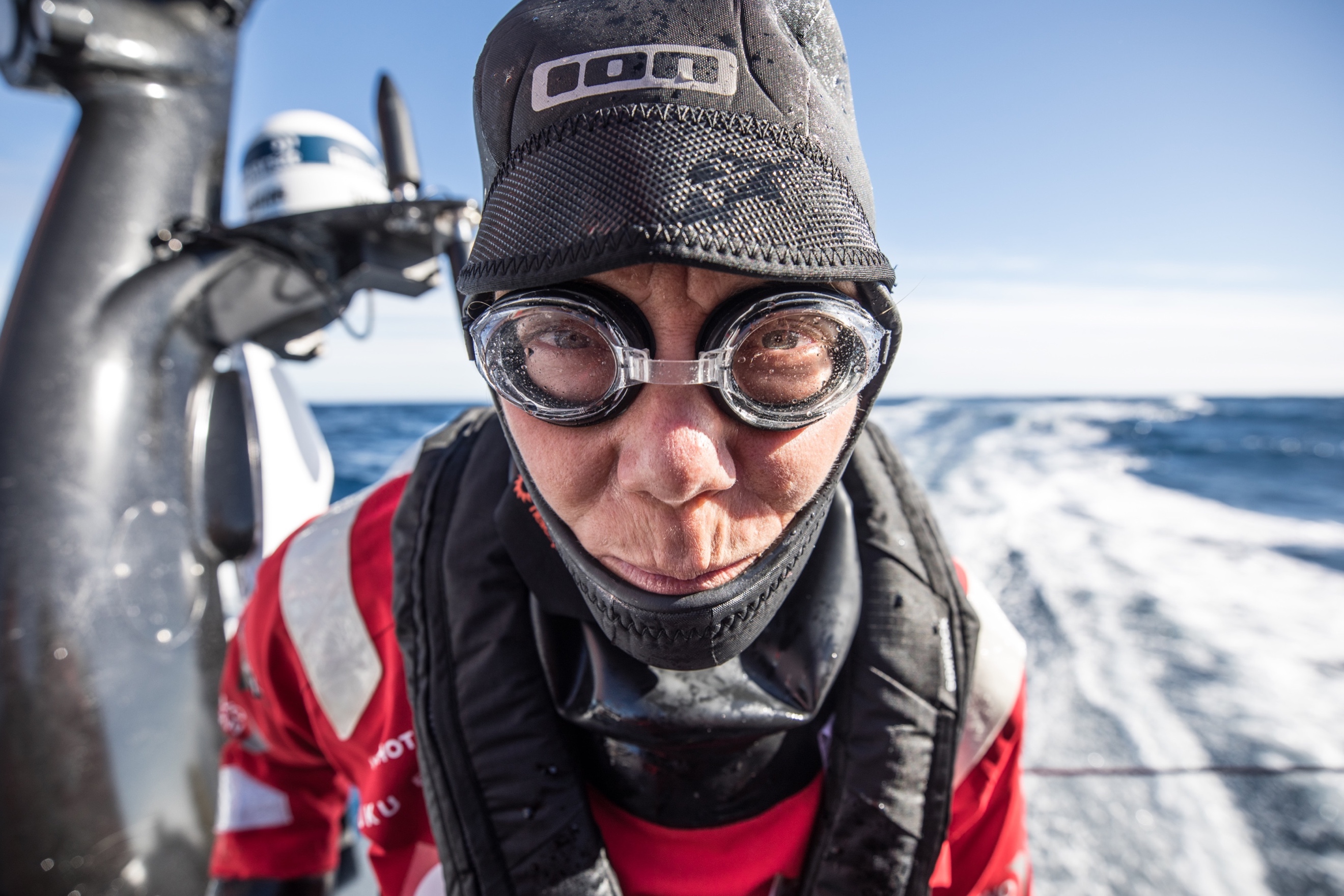 Annemieke_Bes_tijdens_Volvo_Ocean_Race_2017_2018_Foto_credit_ Konrad_Frost_duikbril.jpg