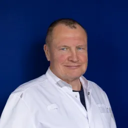 Portretfoto van dr. J. (Jouri) Povkh