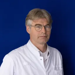 Portretfoto van drs. R.L.J. van Ruyven