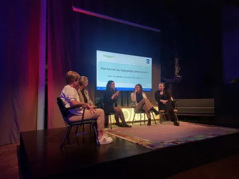 Oogarts Manning aan het woord tijdens de patiëntenavond