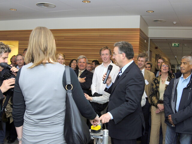 Op 17 april 2009 opende Burgemeester Aboutaleb feestelijk het ROI, gevestigd in het OOGhuis.